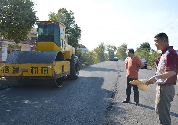 岗市至柳叶大道路面大修工程开工(图1)